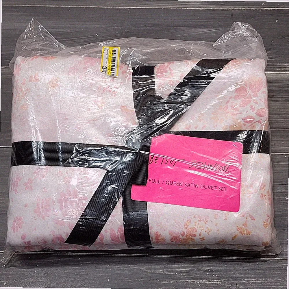 Betsey Johnson Butterfly Garden Pink Satin Duvet Set Full Queen 3pc