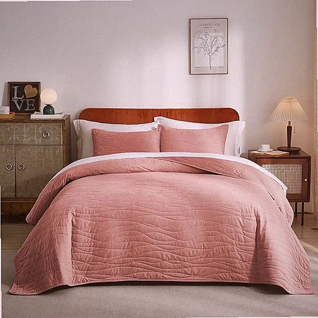 Velvet Queen Quilt Set Pink Wave Lightweight Bedspread 3pc Shams